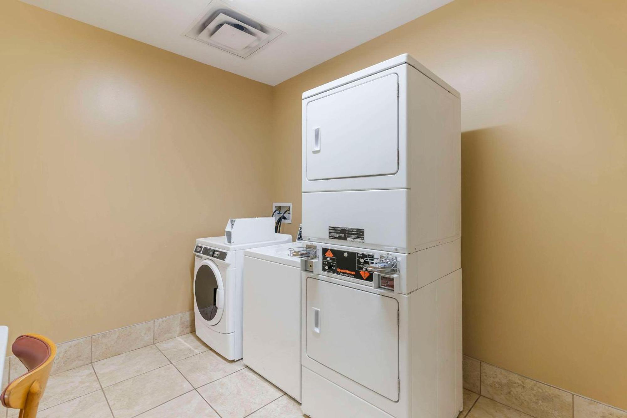 טיפטון Comfort Inn & Suites מראה חיצוני תמונה