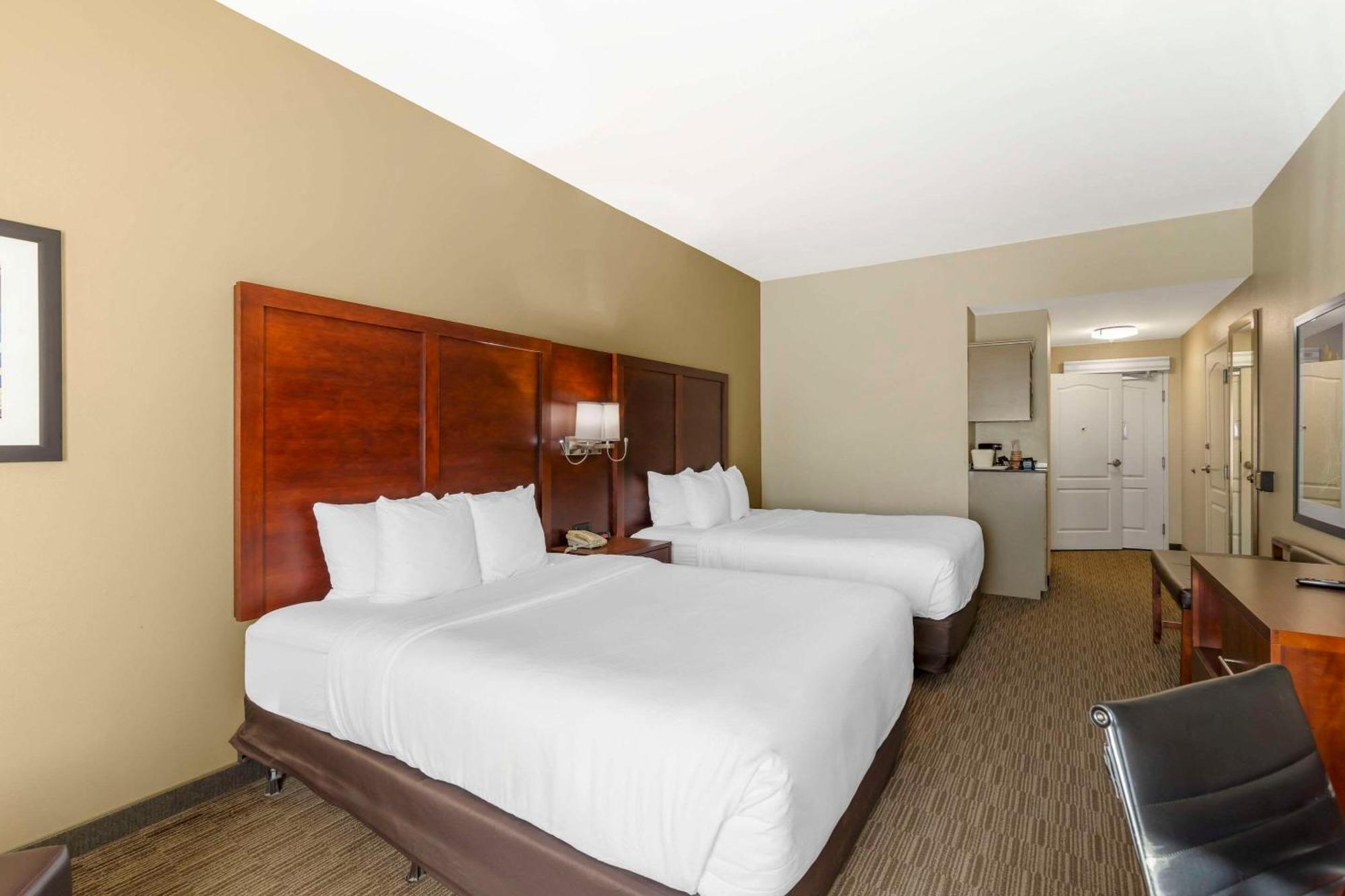 טיפטון Comfort Inn & Suites מראה חיצוני תמונה