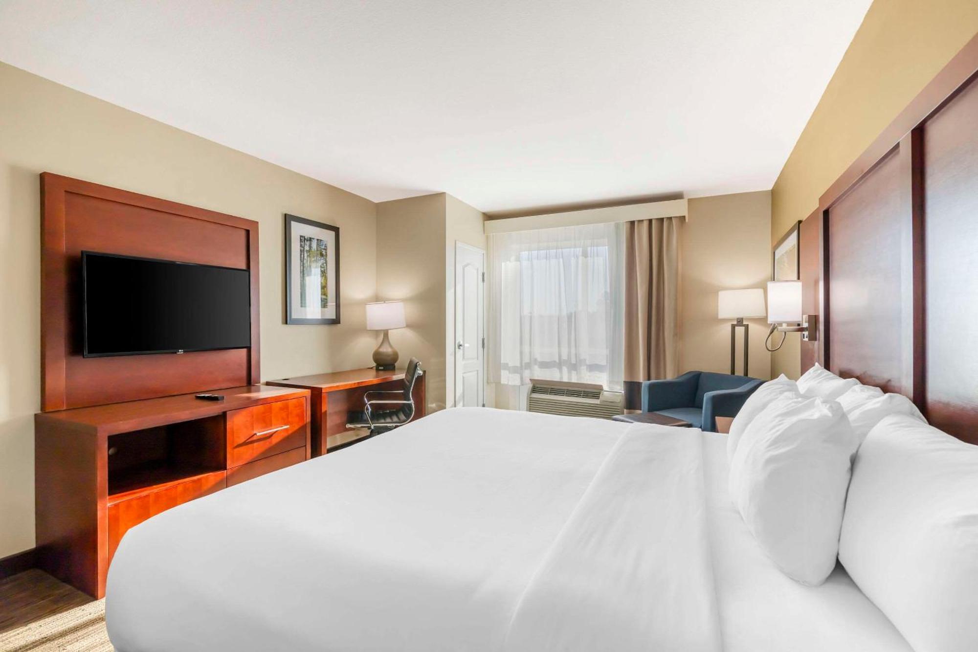 טיפטון Comfort Inn & Suites מראה חיצוני תמונה