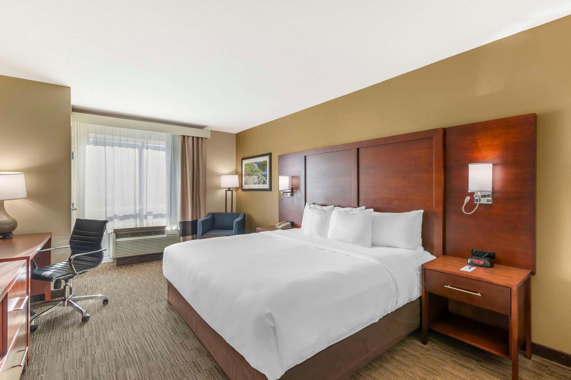 טיפטון Comfort Inn & Suites מראה חיצוני תמונה