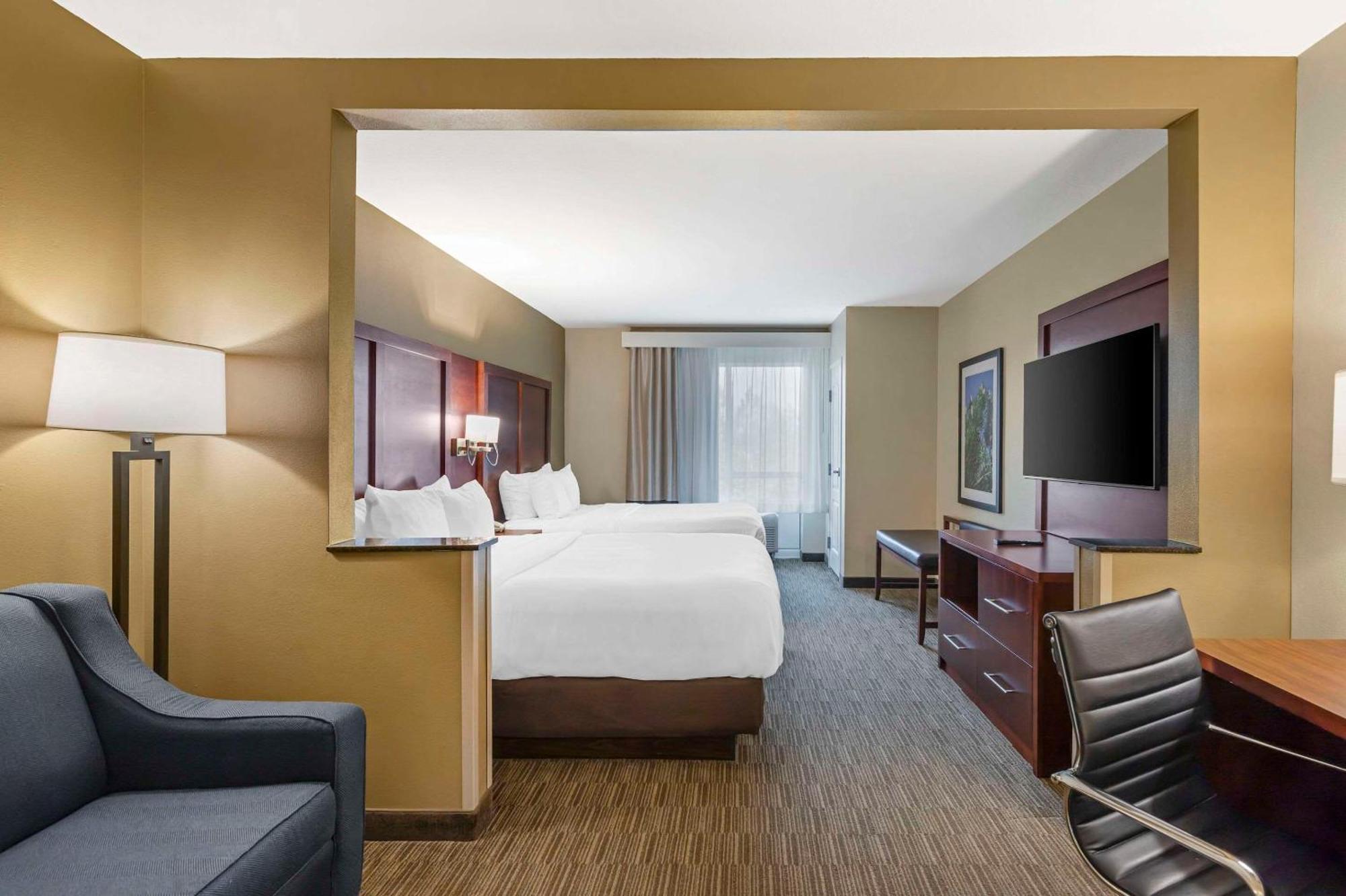 טיפטון Comfort Inn & Suites מראה חיצוני תמונה