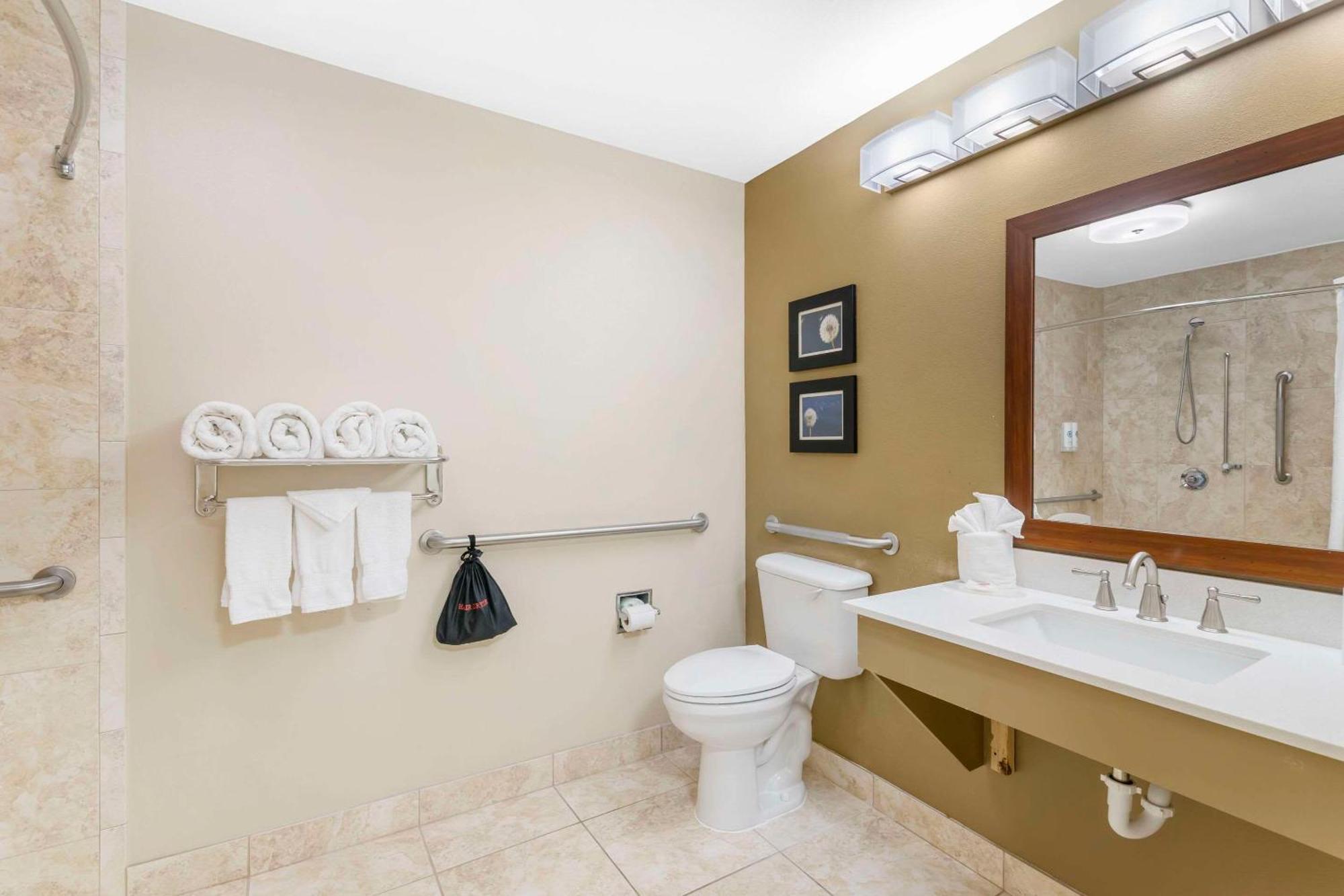 טיפטון Comfort Inn & Suites מראה חיצוני תמונה