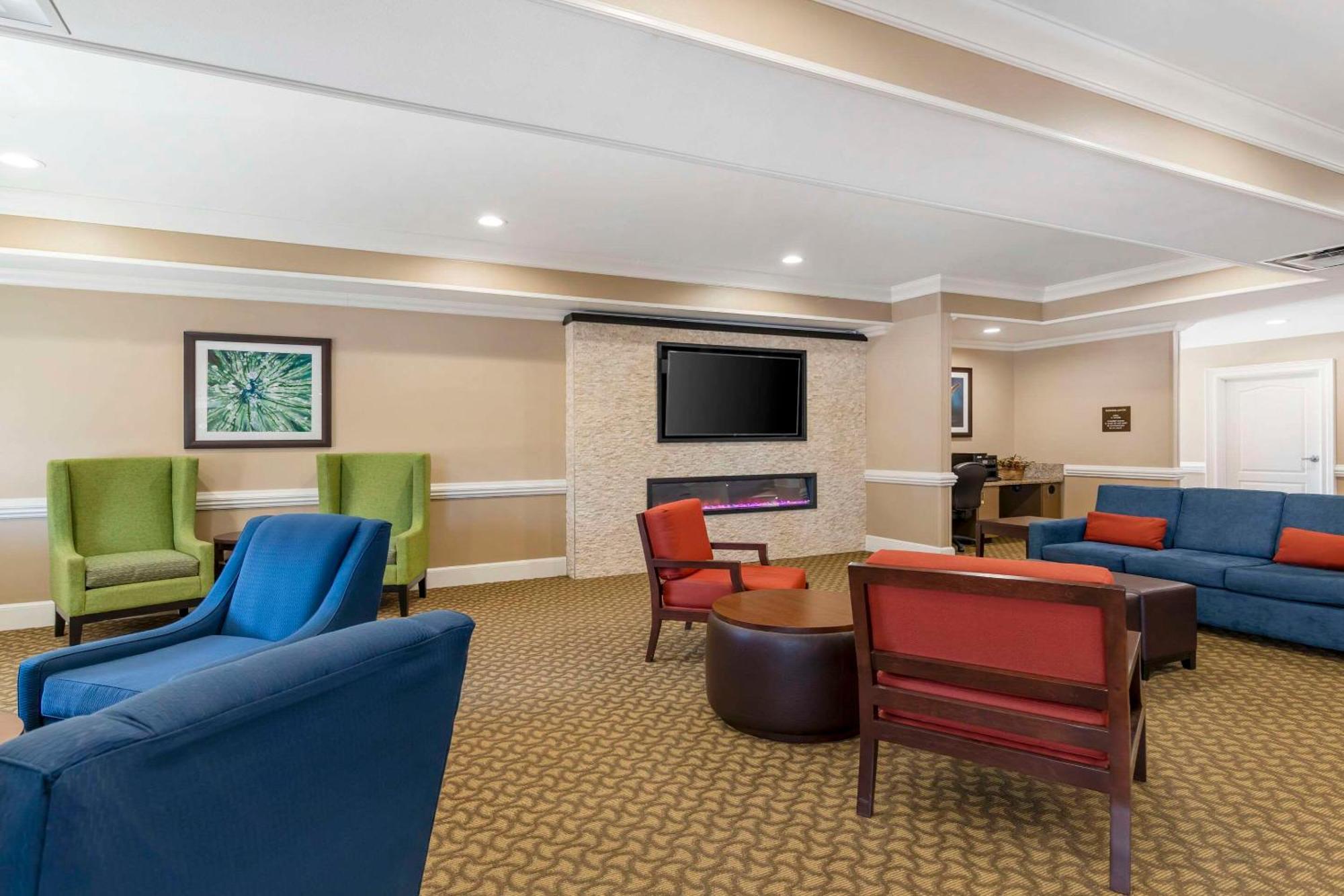 טיפטון Comfort Inn & Suites מראה חיצוני תמונה