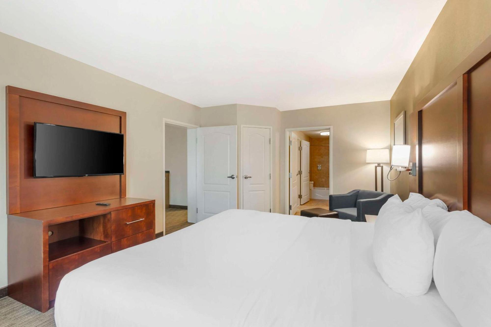 טיפטון Comfort Inn & Suites מראה חיצוני תמונה